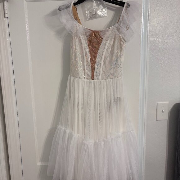 Dance Costume - Picture 1 of 3